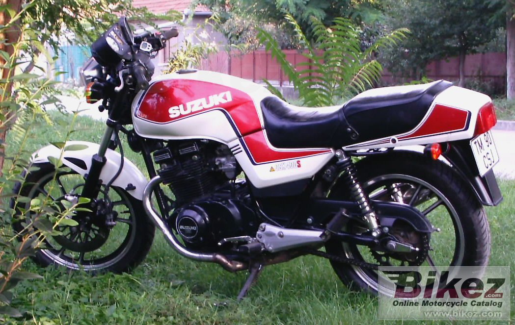 Big nymous user. gsx 400 s picture and wallpaper from Bikez.com